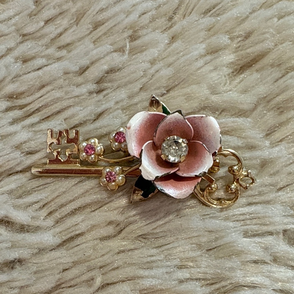 Vintage Mid Century Coro Enamel Rhinestone Pearl Gold Tone Skeleton Key Brooch